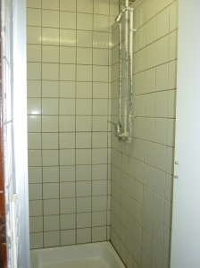 Shower room gaya minimalis